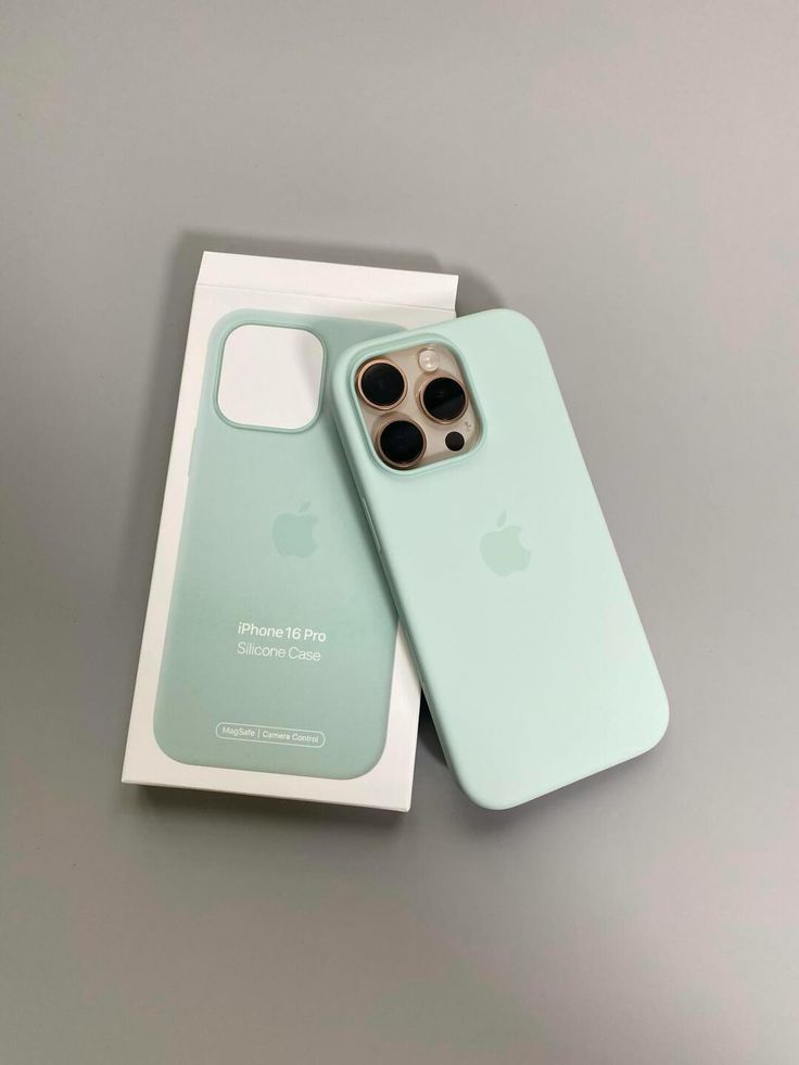 Summer Green iPhone 16 Pro silicone case